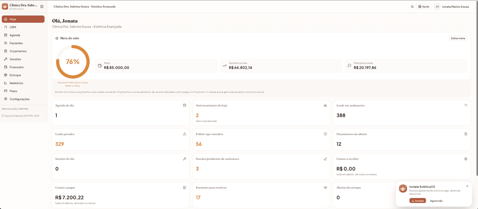 Tela Hoje do EstéticaOS, com meta do mês, agenda do dia, leads parados e contas a receber